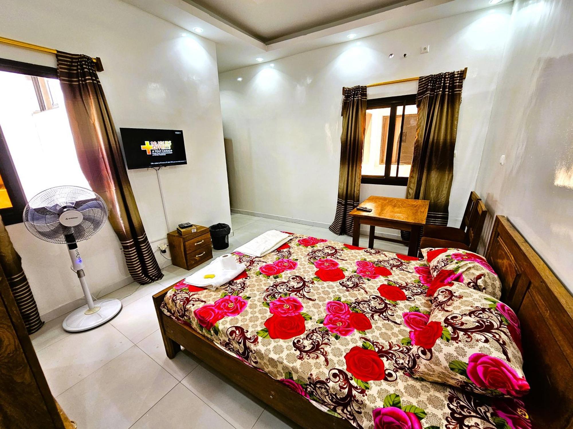 Отель Chambre Ngor- Douche Privee-Salon-Cuisine-Netflix Дакар Экстерьер фото