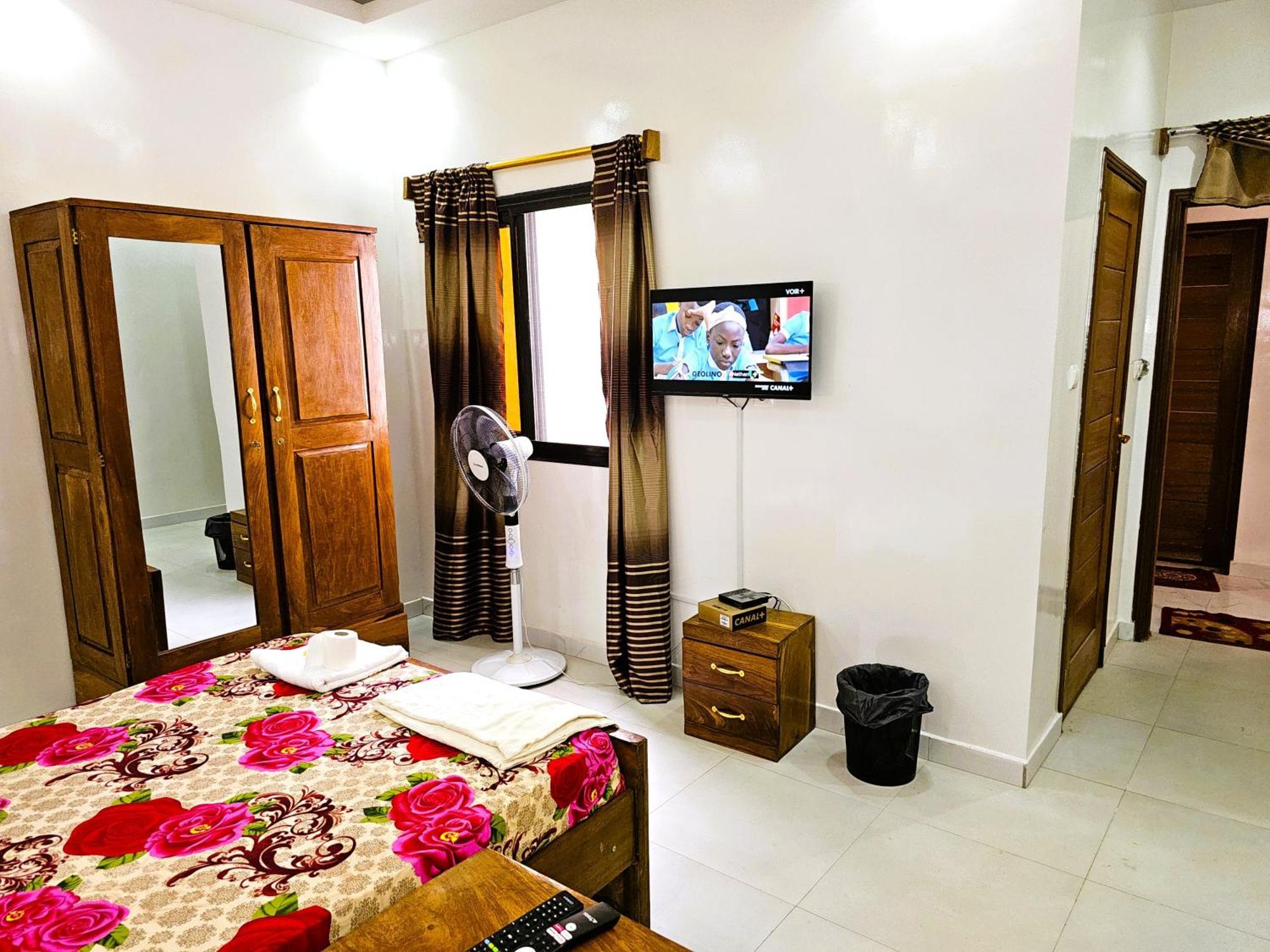 Отель Chambre Ngor- Douche Privee-Salon-Cuisine-Netflix Дакар Экстерьер фото