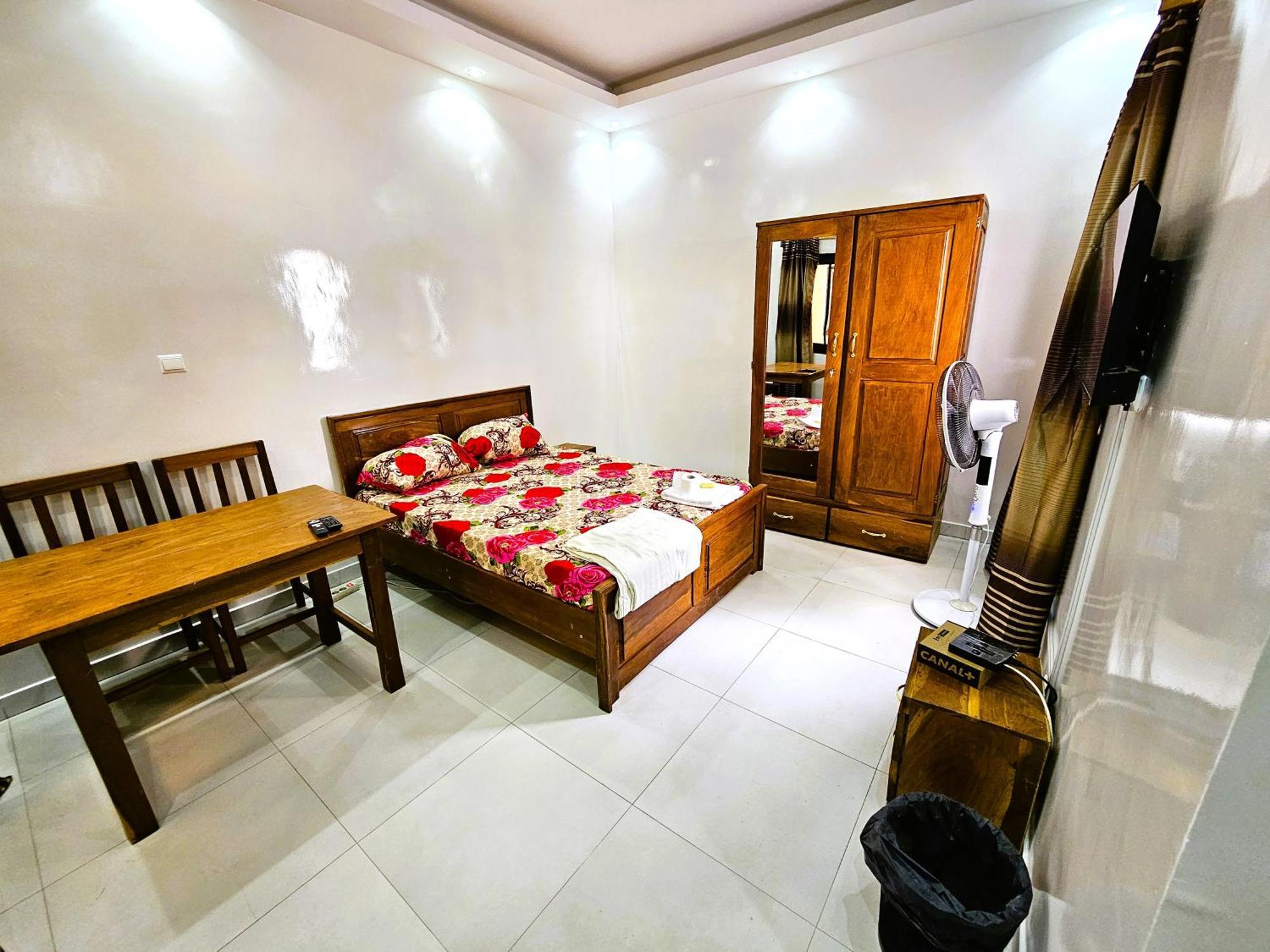 Отель Chambre Ngor- Douche Privee-Salon-Cuisine-Netflix Дакар Экстерьер фото