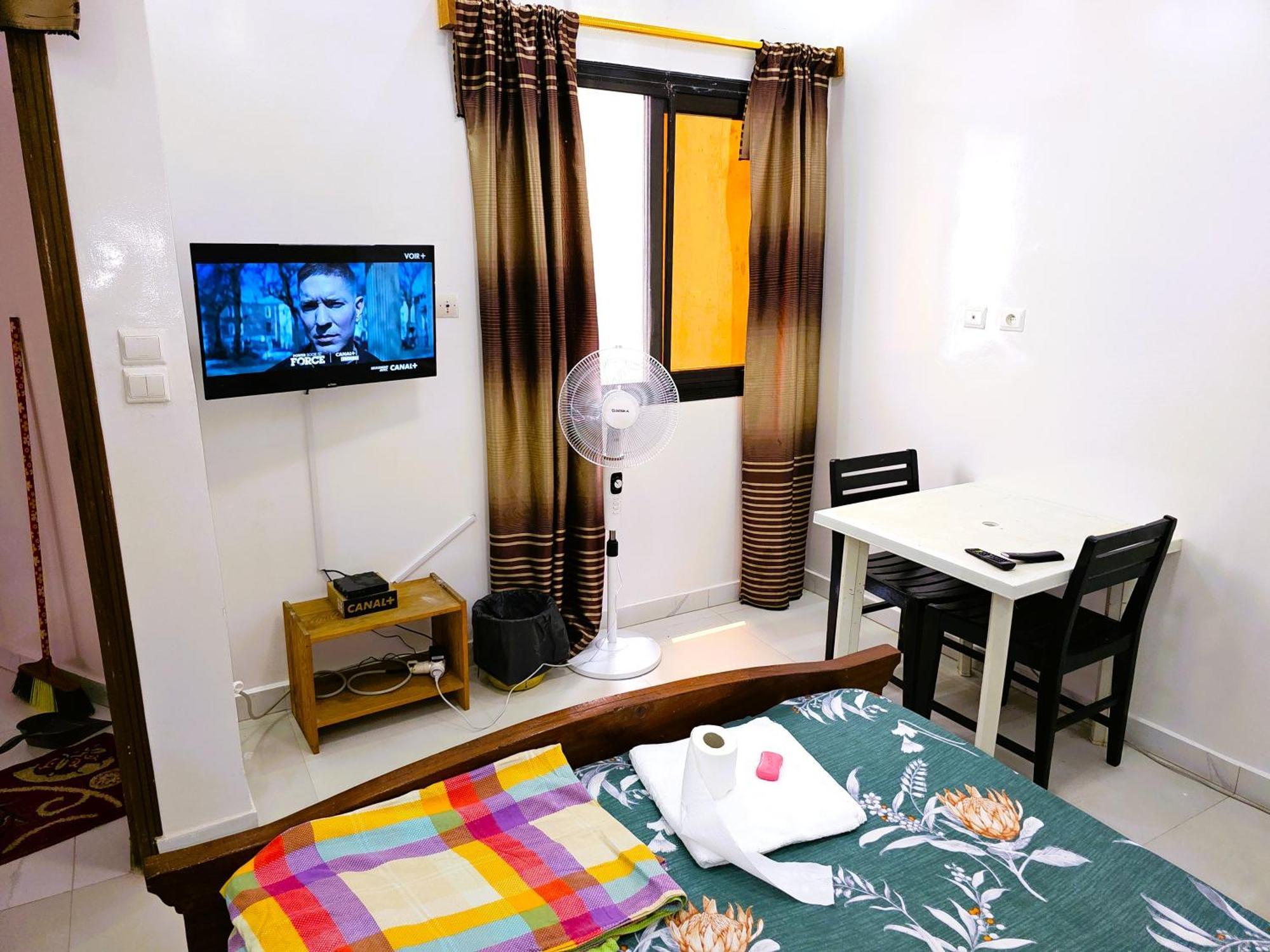 Отель Chambre Ngor- Douche Privee-Salon-Cuisine-Netflix Дакар Экстерьер фото